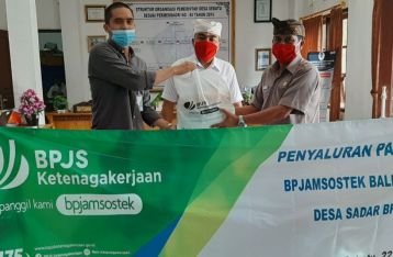 BPJAMSOSTEK Gianyar Serahkan Paket Sembako Kepada Desa Sebatu