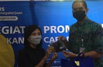 BPJAMSOSTEK Gianyar serahkan 1.485 Masker Kepada Lima Perusahan Binaan 