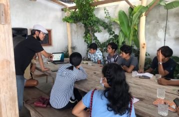 Paham Pemasaran Digital, STMIK Primakara Gelar Pelatihan Medsos di Nusa Penida