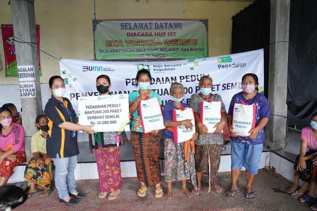 Pegadaian Peduli Salurkan Paket Sembako di Desa Susut Bangli