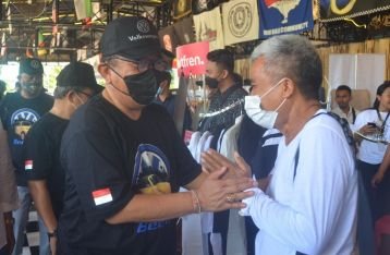 Wagub Cok Ace Apresiasi Solidaritas Penggemar Mobil Kuno