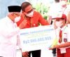 Lanjutkan Kunker, Wapres Serahkan Manfaat dan Beasiswa BPJAMSOSTEK Bagi Pekerja di Jambi