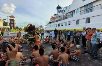 Kapal Pesiar National Geographic Orion Asal Australia Bersandar di Pelabuhan Benoa