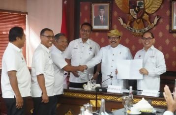 Rakerda ke III PHRI Bali, Wagub Cok Ace Ingatkan Masyarakat Bali Tetap Utamakan Kesehatan Pulihkan Pariwisata