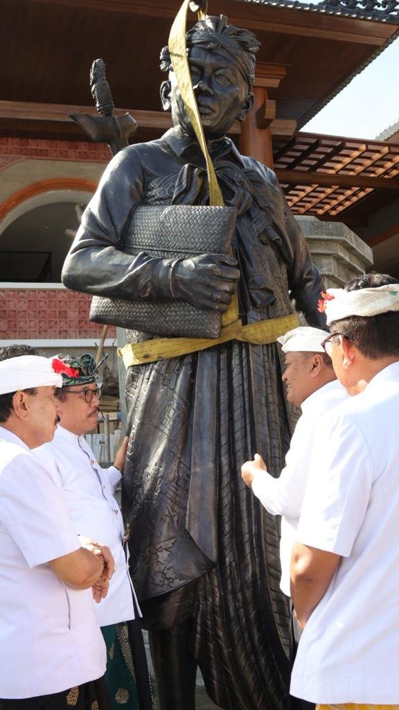 Patung Tjokorda Gde Agung Sukawati Perintis Pariwisata Budaya