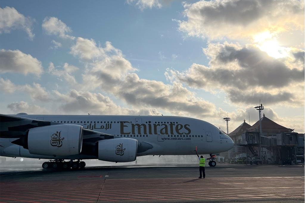 Akhirnya, Airbus A380 Emirates Mendarat Perdana di Bali Angkut 482 Penumpang