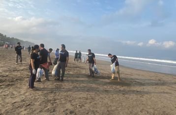 Dukung Pariwisata Berkelanjutan, BVA Gelar Bersih-bersih Pantai