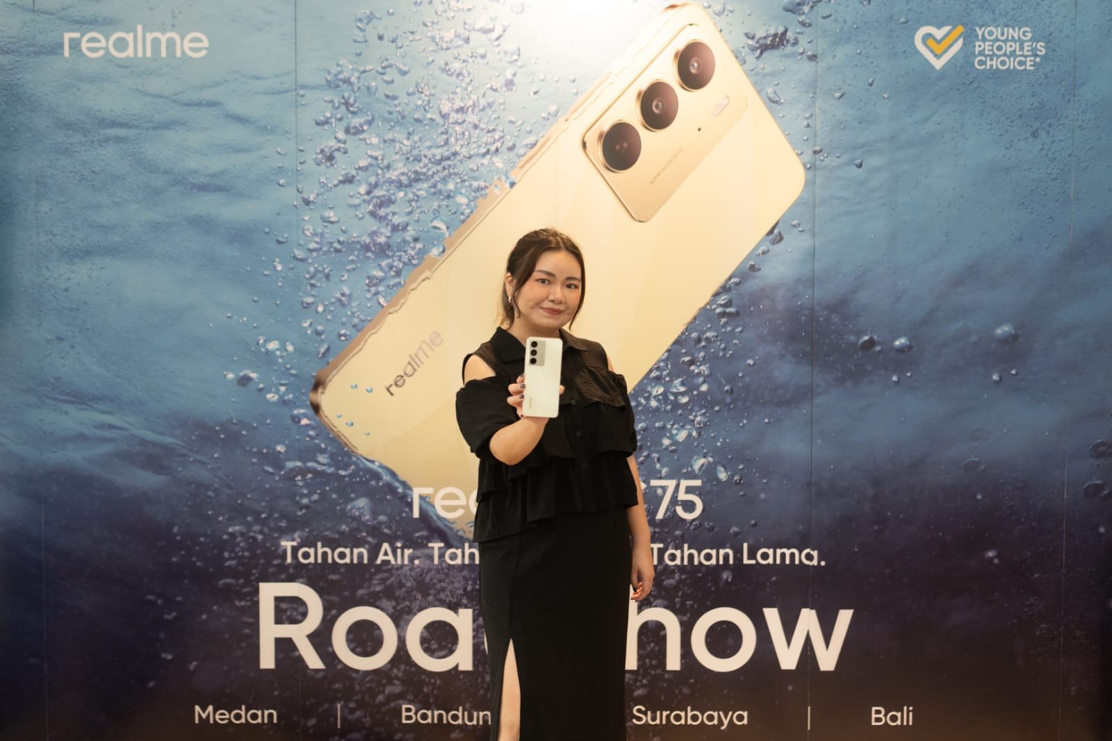 Sambangi Bali, realme C75 Pamerkan Keunggulan Tahan Air Tertinggi IP68 & IP69 Pertama di Kelasnya