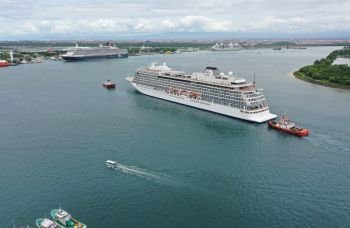 Tiga Cruise Secara Bersamaan Bersandar di Pelabuhan Benoa