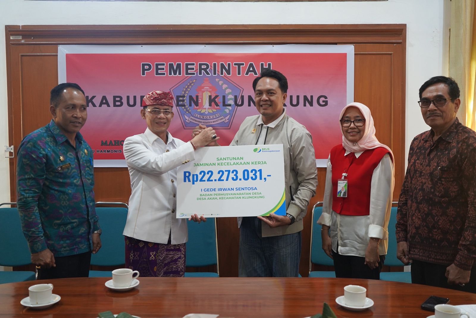 BPJS Ketenagakerjaan Serahkan Klaim JKK dan JKM di Klungkung