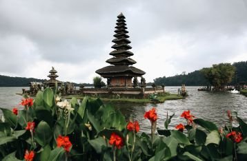 10 Pura Bali yang Patut Anda Kunjungi