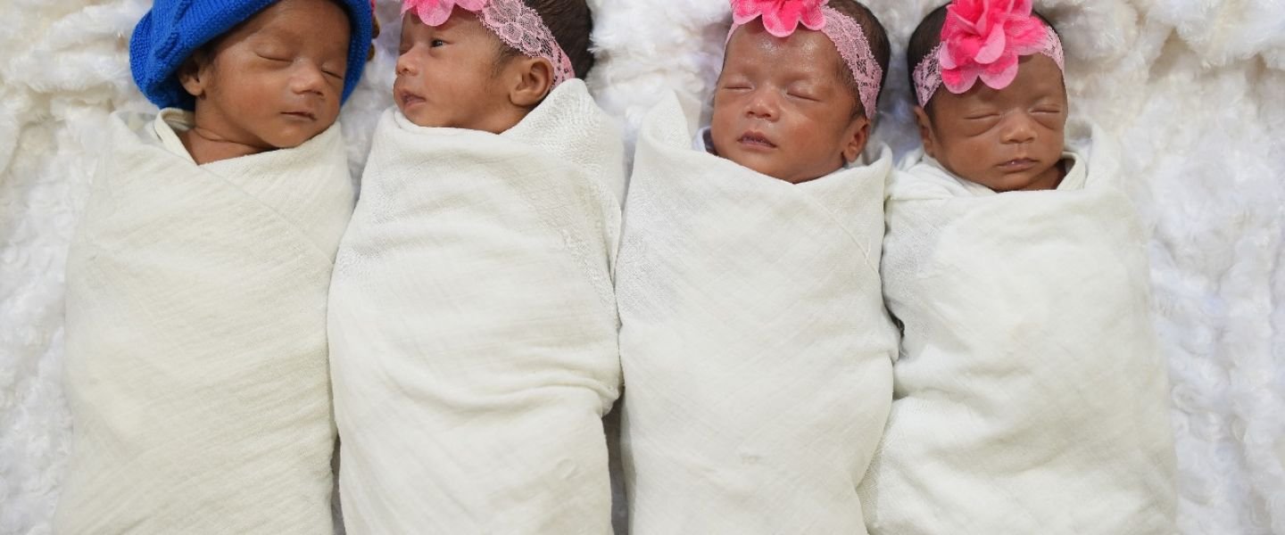 Pasutri Muda Bali Miliki 4 Bayi Kembar, Ini Kisahnya