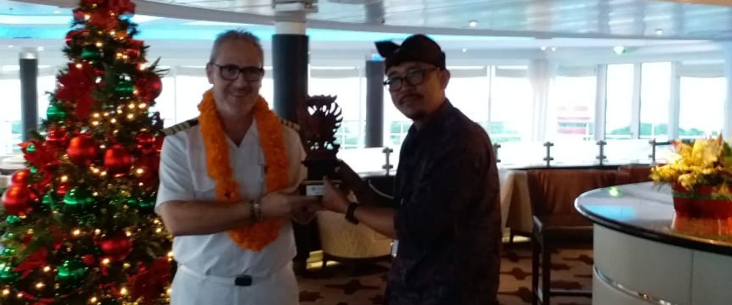 Penghujung Tahun 2018 Pelabuhan Benoa Kedatangan Cruise MV Seven Seas Mariner