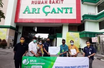 BPJAMSOSTEK Gianyar Serahkan 25 paket APD Kepada Rumah Sakit Ari Canti