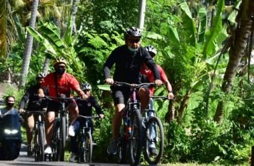 Bangkitkan Pariwisata, OJK Bali Touring Ke Virgin Beach