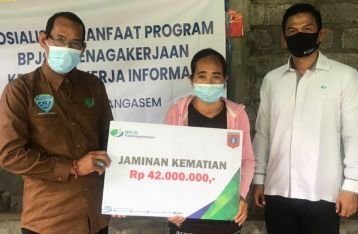 BPJAMSOSTEK Serahkan Klaim JKM Rp 42 Juta Kepada Ahli Waris Nalayan Yang Meninggal 