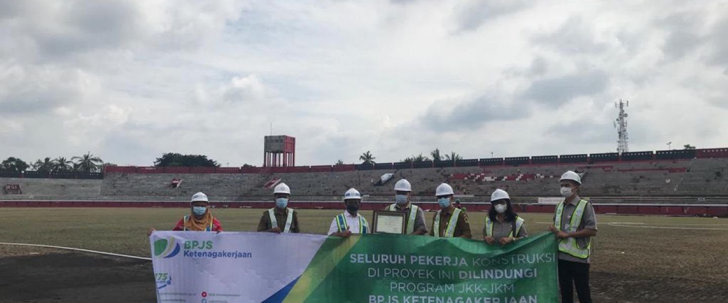 Pekerja Konstruksi Proyek Renovasi Stadion Piala Dunia U-20 Dilindungi BPJamsostek Gianyar 