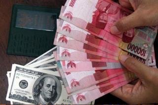 Penukaran Valuta Asing Yang  Merugikan Nasabah Dikenakan Denda Rp 5 juta