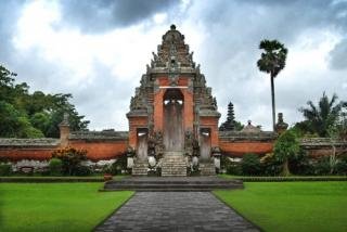 Bali Berkomitmen Mengembangkan Pendidikan Berbasis Hindu Untuk Umat