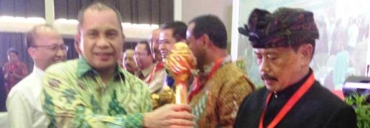 Bupati Gianyar Dapat Penghargaan DMI di Jakarta
