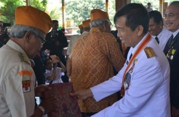 Hut RI ke 70, Gubernur Bali silaturahmi dengan para Veteran