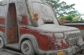 Ada Pelinggih Pura Berbentuk Mobil VW di Bali
