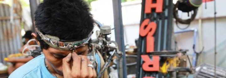 Sedih, Tangan Robot Iron Man Bali Rusak Kena Hujan