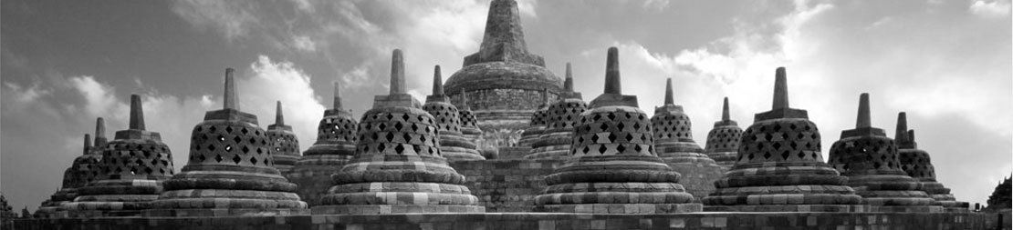 1973 - Pemugaran Candi Borobudur diresmikan Presiden Indonesia, Soeharto