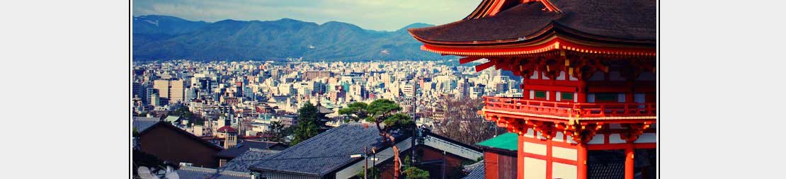 794 - Kaisar Kammu memindahkan ibu kota kekaisaran Jepang ke Heiankyo (kota Kyoto sekarang)