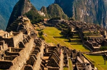 1911 - Arkeolog Hiram Bingham III menemukan kota Inca kuno Machu Picchu
