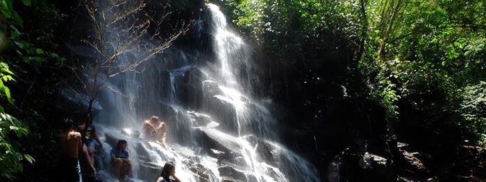 Pesona Air Terjun Kanto Lampo Gianyar Ampuh Hilangkan Penat