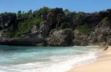 Pantai Balangan Bali, Serasa Berenang di Langit