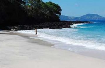 Bias Tugel, Pantai Hijau Tosca di Timur Bali