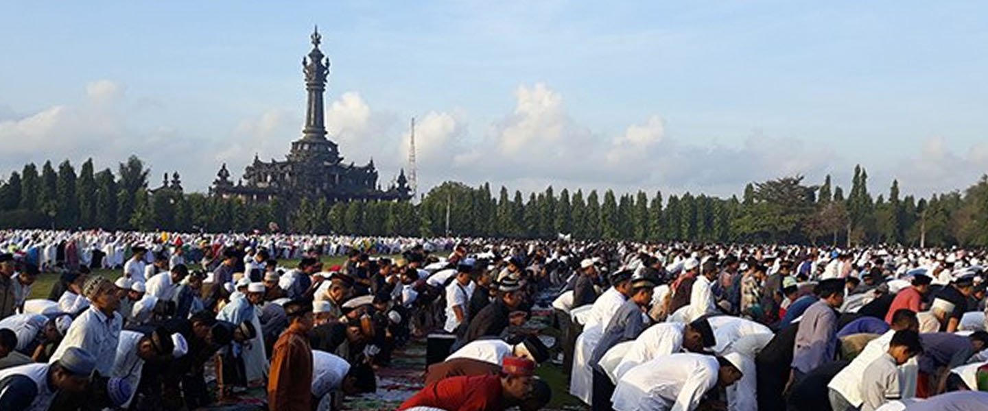 Perayaan Idul Adha, Ribuan Umat Muslim Shalat Bersama Di Renon