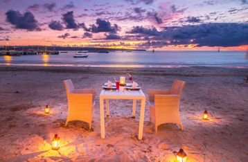 3 Tempat Nongkrong Pinggir Pantai Kelan Dengan Pemandangan Sunset