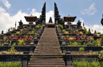 7 Pura Paling Ikonik di Bali
