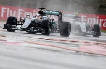 Hamilton-Rosberg Bersaing Ketat, Rio Haryanto Turun Paling Buncit