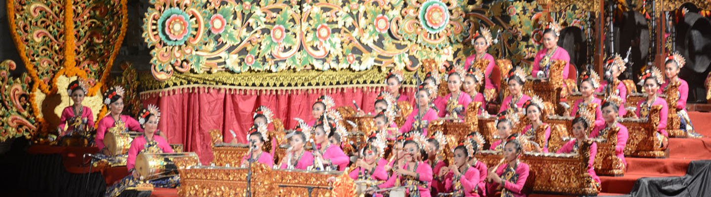 Duet Parade Gong Kebyar Wanita Kota Denpasar dan Kabupaten Bangli “Bius” Penonton PKB