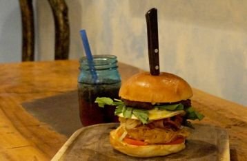 6 Burger Di Bali Yang Bakal Bikin Lidah Kamu Meleleh!